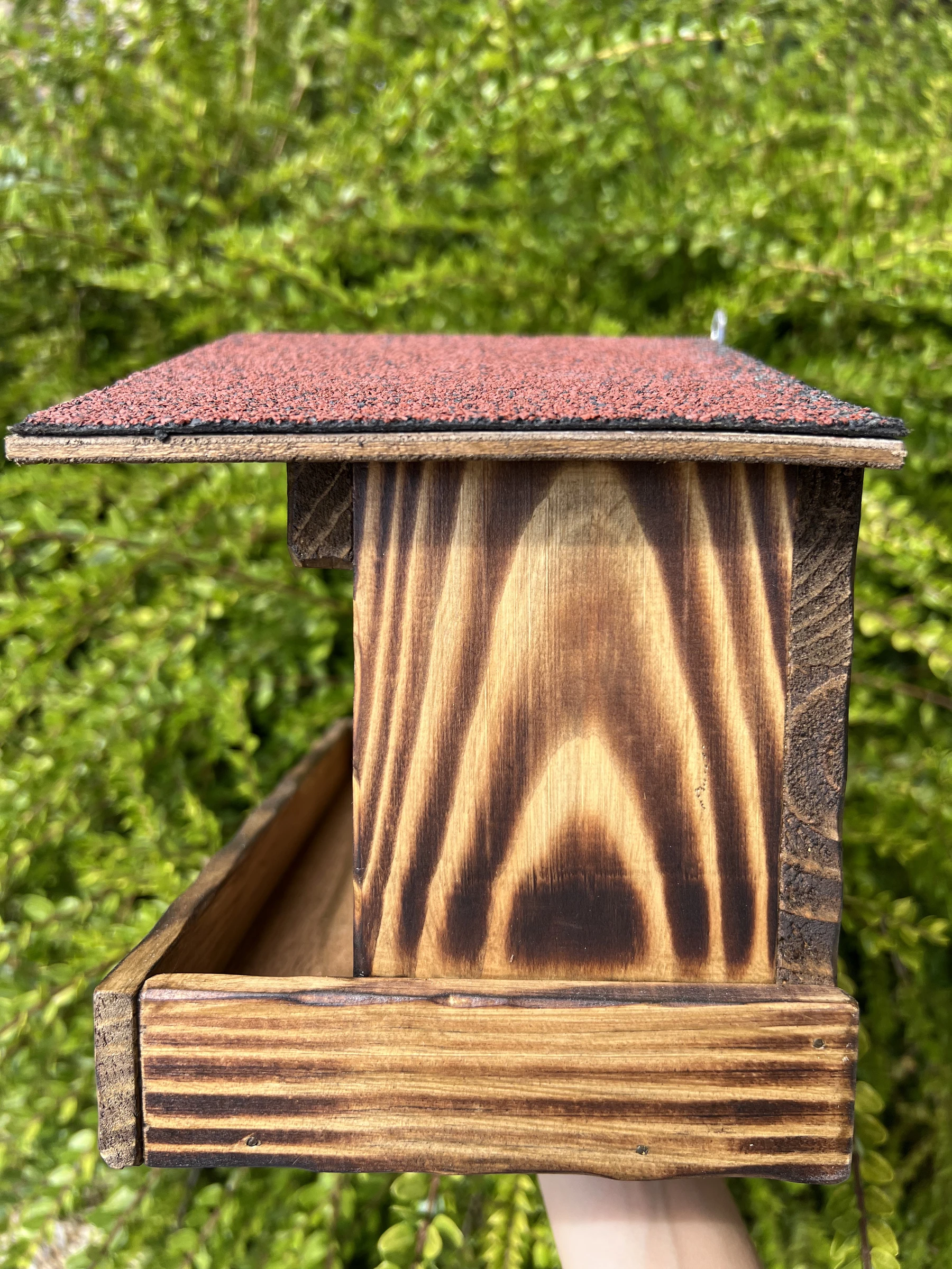 🐦‍⬛ Handgemaakte houten voederkast voor vogels van gebrand hout 🌿 Bitumen dak – Spar – photo 8